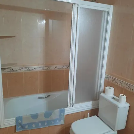2 Dormitorios Piso, 2 Banos, Wifi , Parking * Torrellano