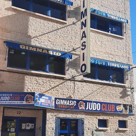 2 Dormitorios Piso, 2 Banos, Wifi , Parking * Torrellano